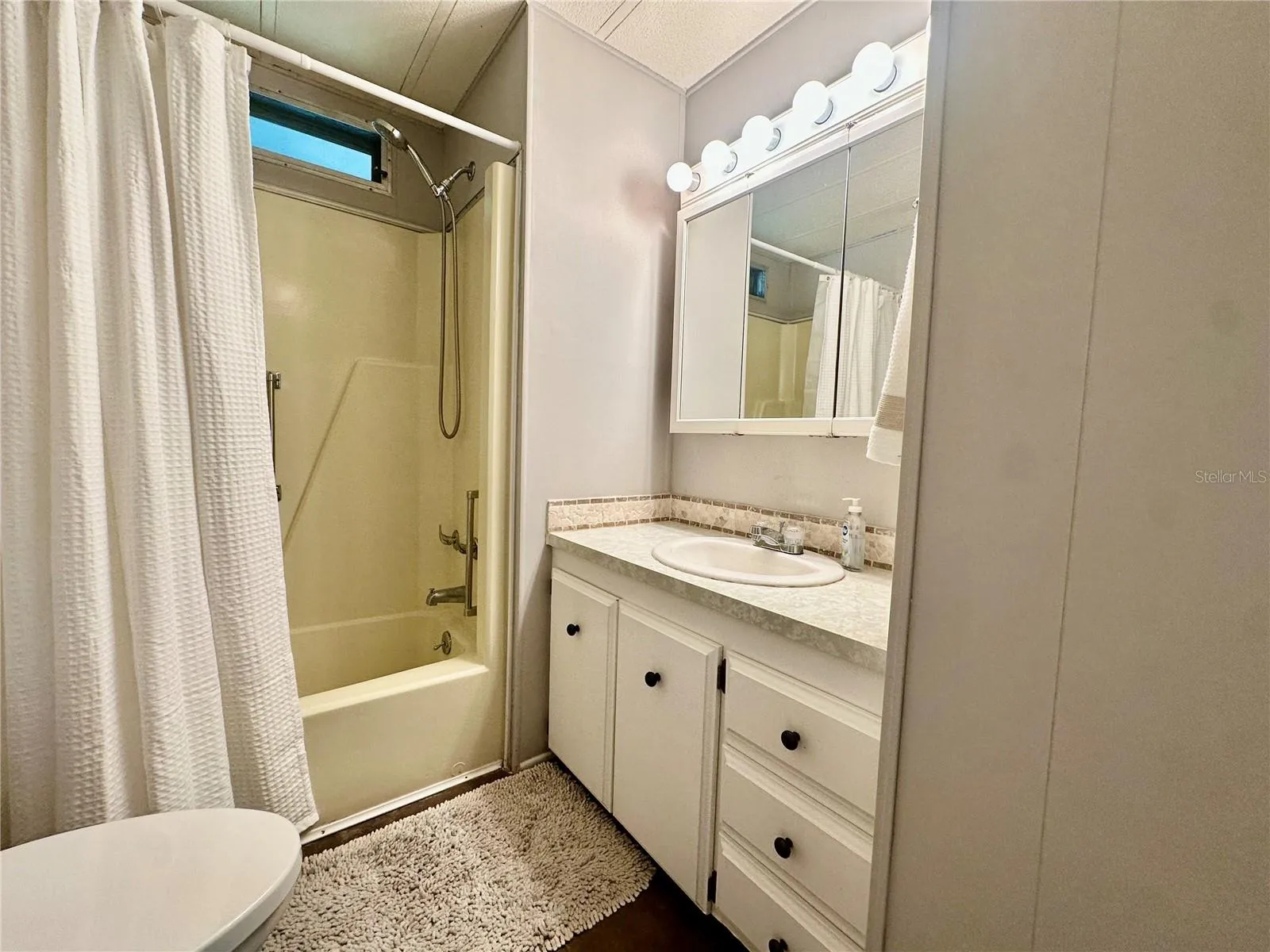 2nd Bathroom