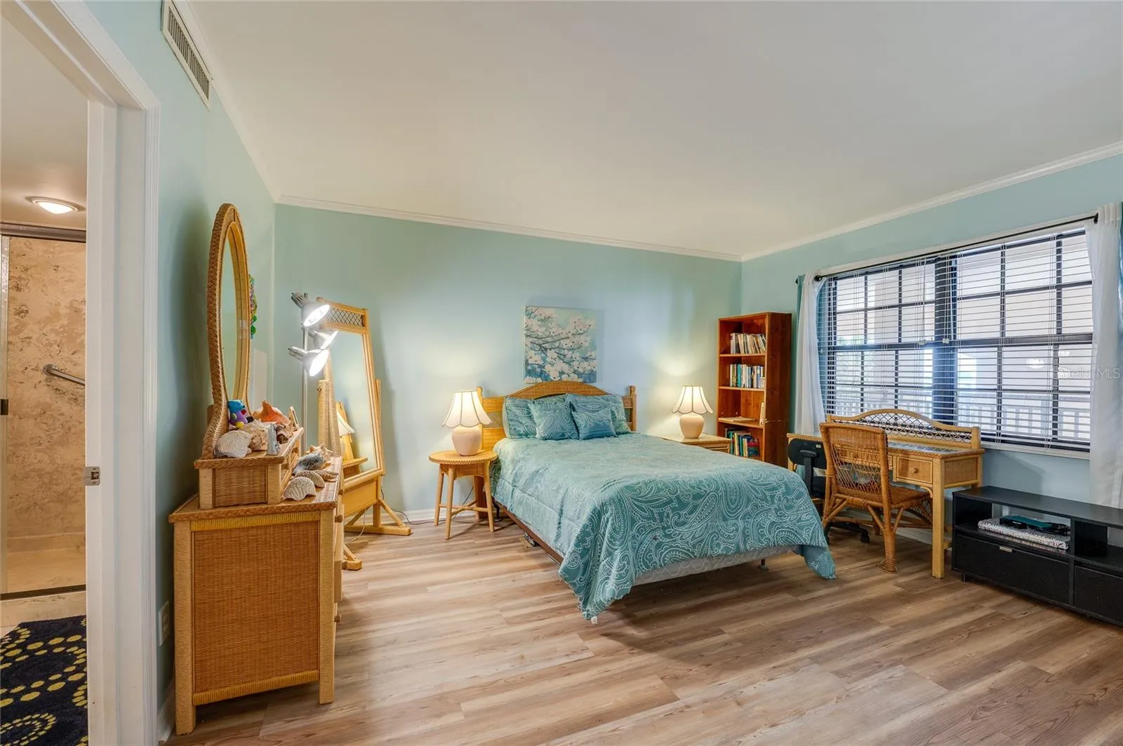 Guest bedroom