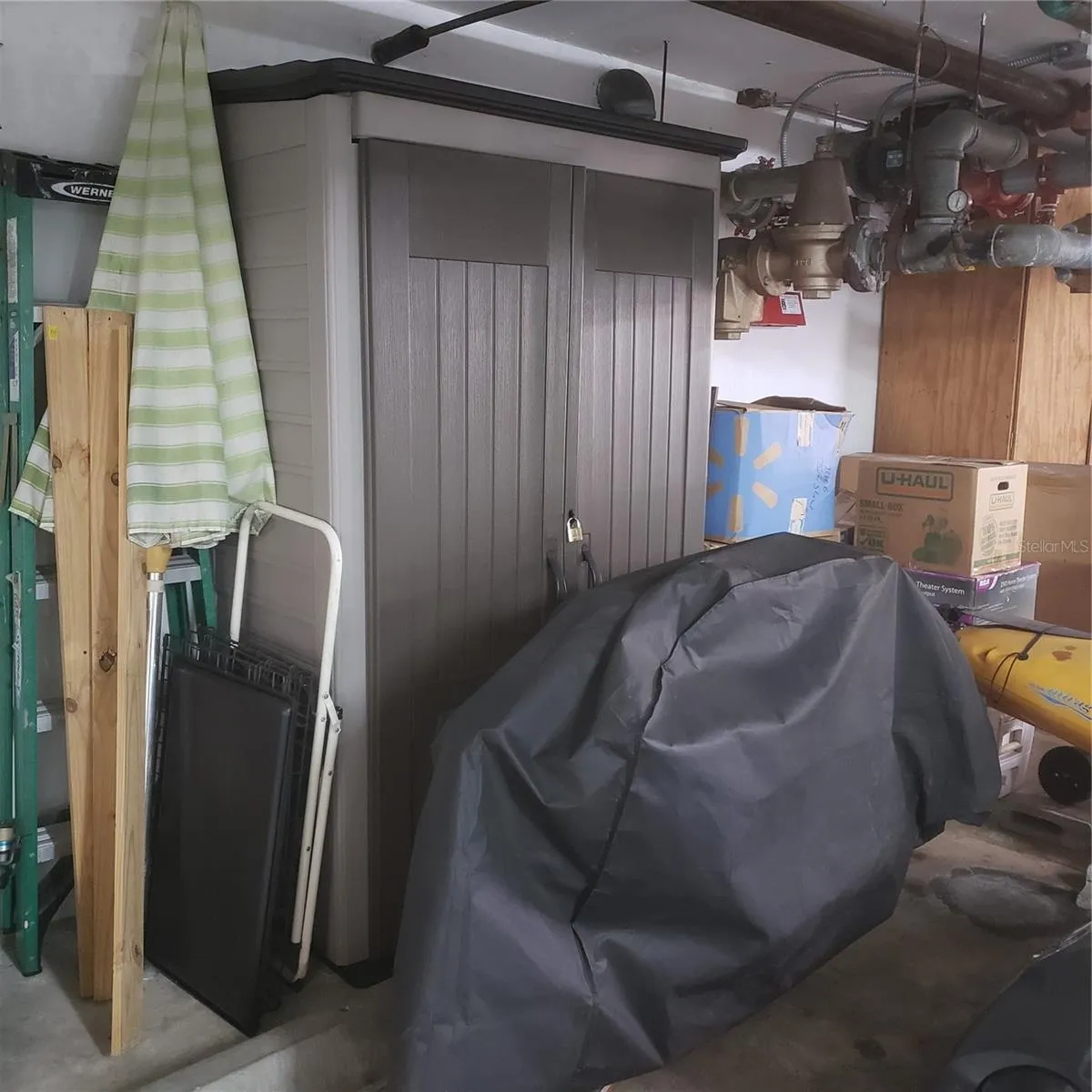 Storage in garage space 732