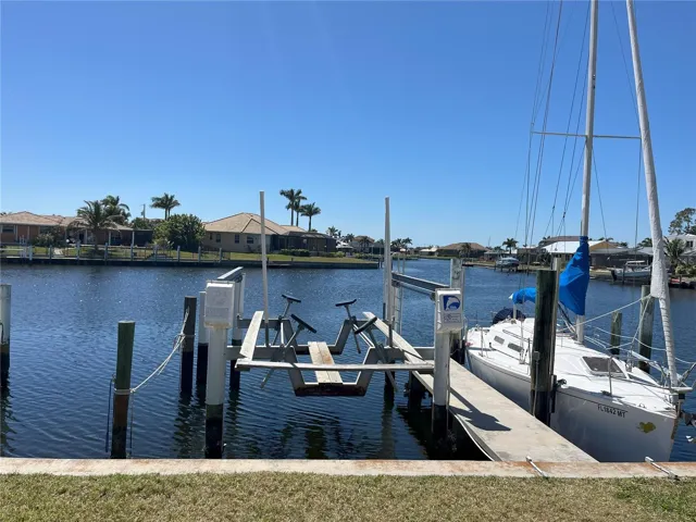 DOCK AND 10K LIFT STEPS FROM YOUR BACK DOOR