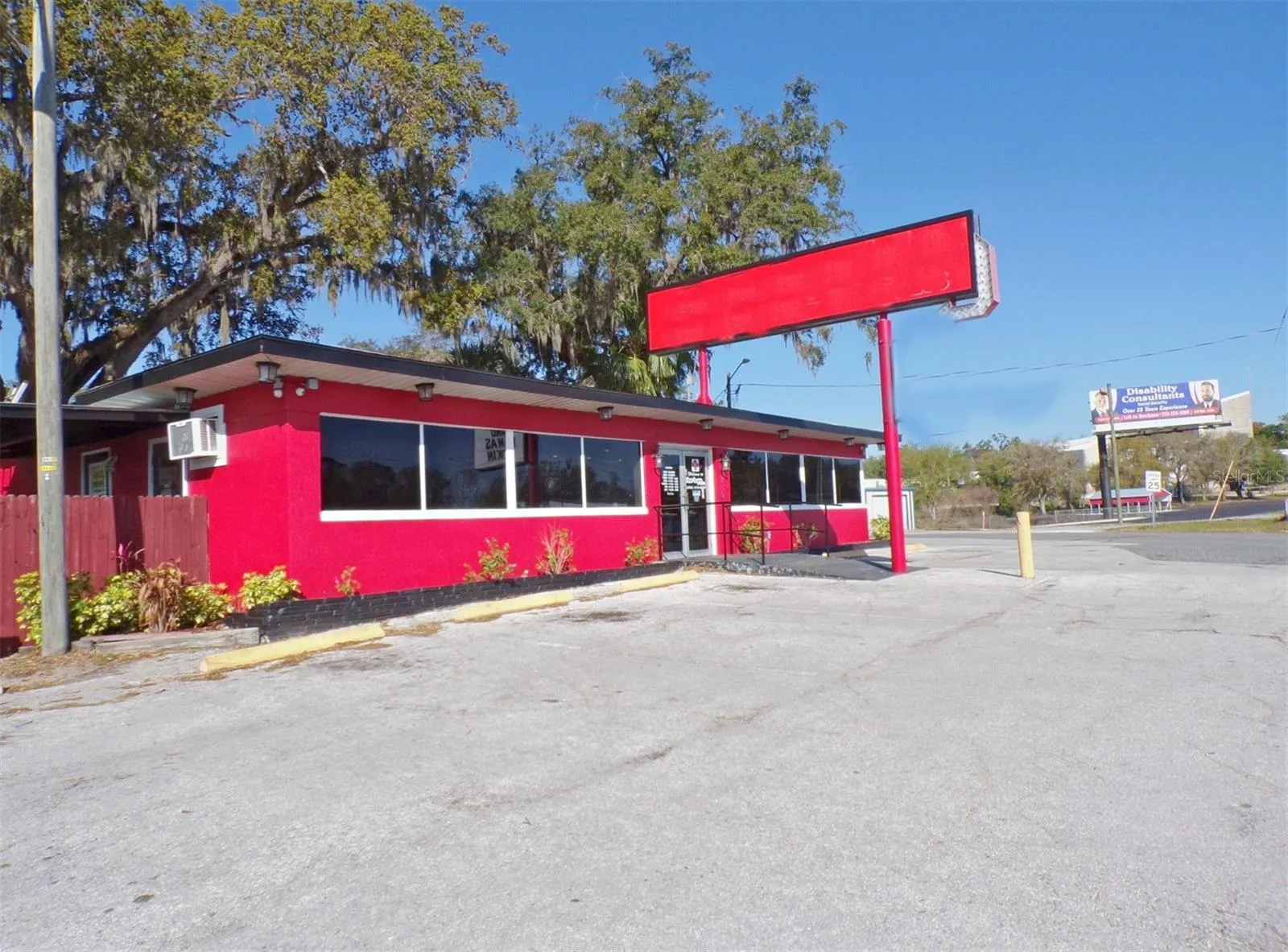 Over 150' frontage on Highway 441