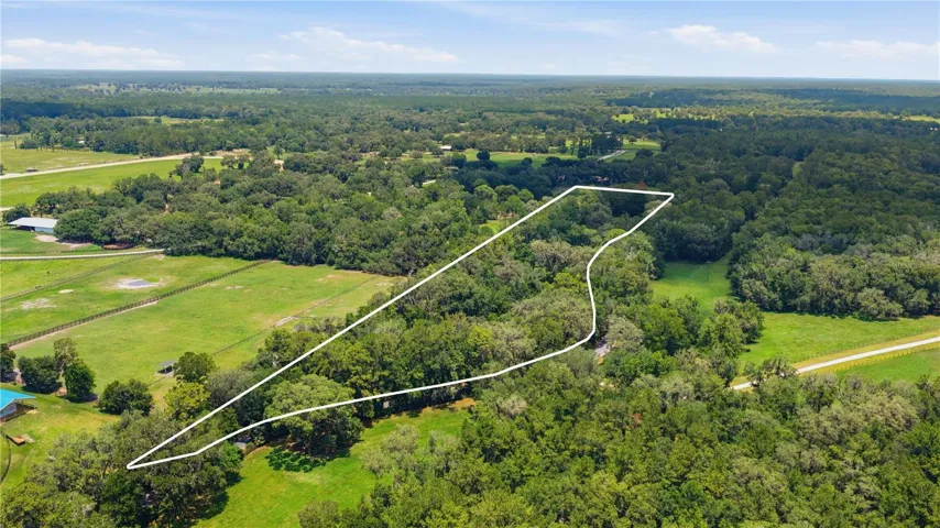 Large Area of Road Frontage