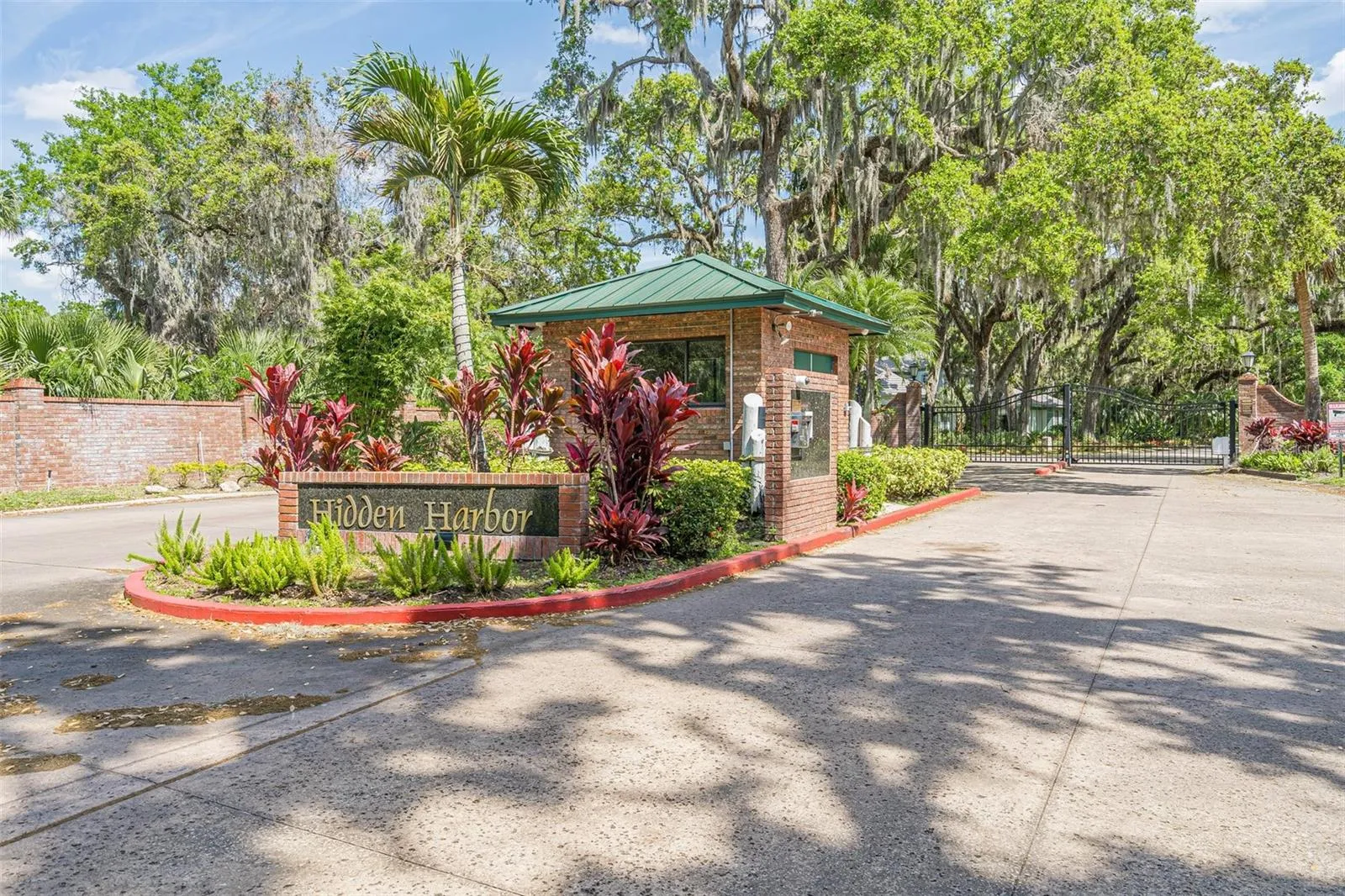 HIDDEN HARBOR is a GATED NEIGHBORHOOD ON LAKE TOHO.