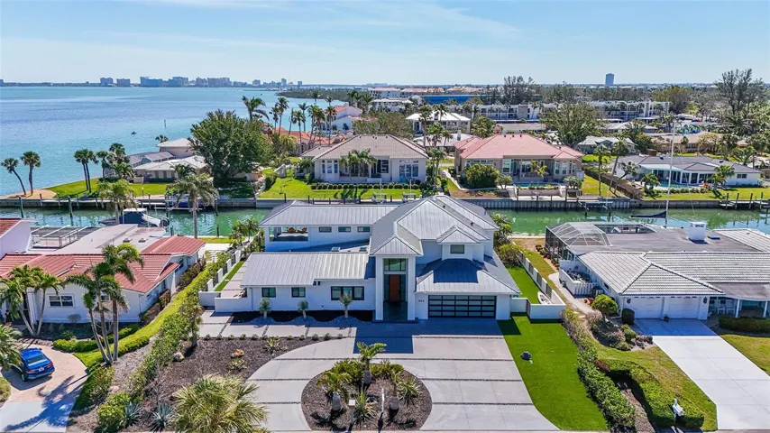 Welcome to 560 Schooner Lane, Longboat Key.
