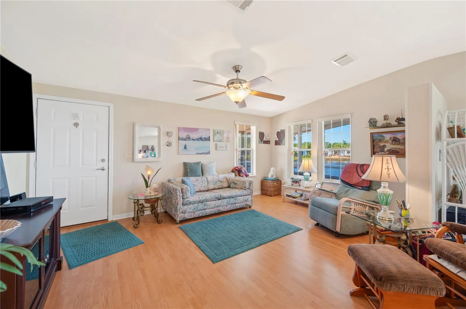 Living room, open up to the dining room