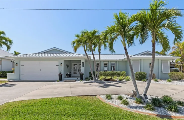 You'll be enamored by this PGI home giving coastal vibes.