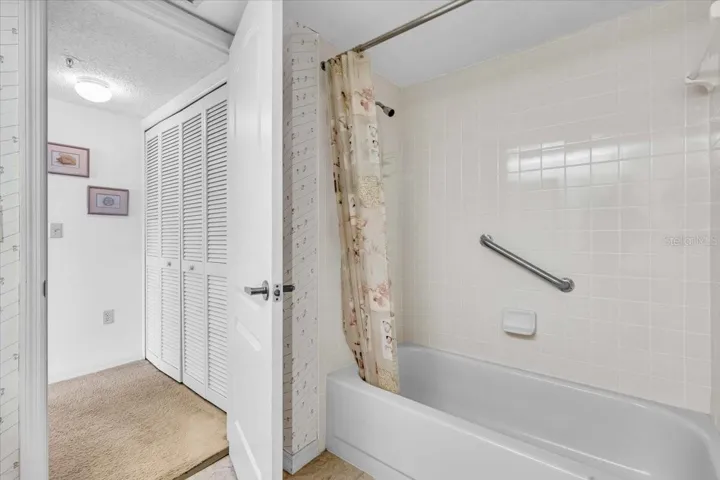 guest bath with tub/shower