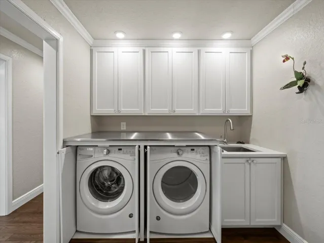 Full size front load interior laundry