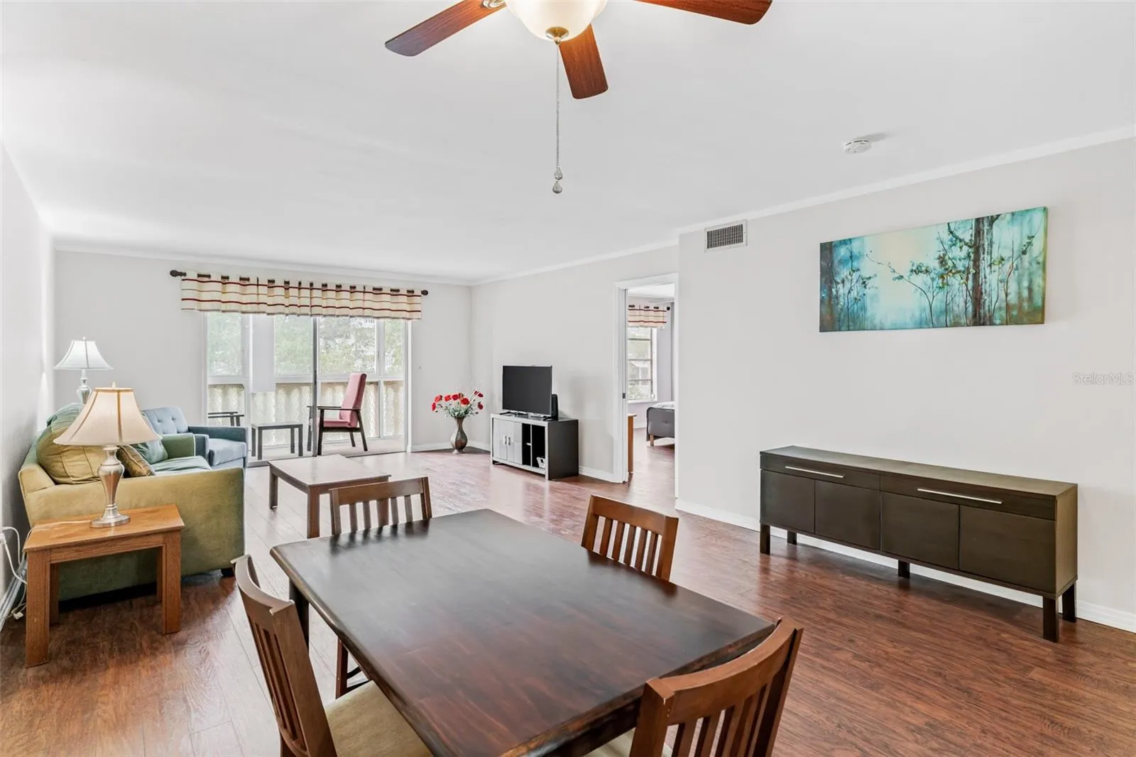 Spacious living and dining room
