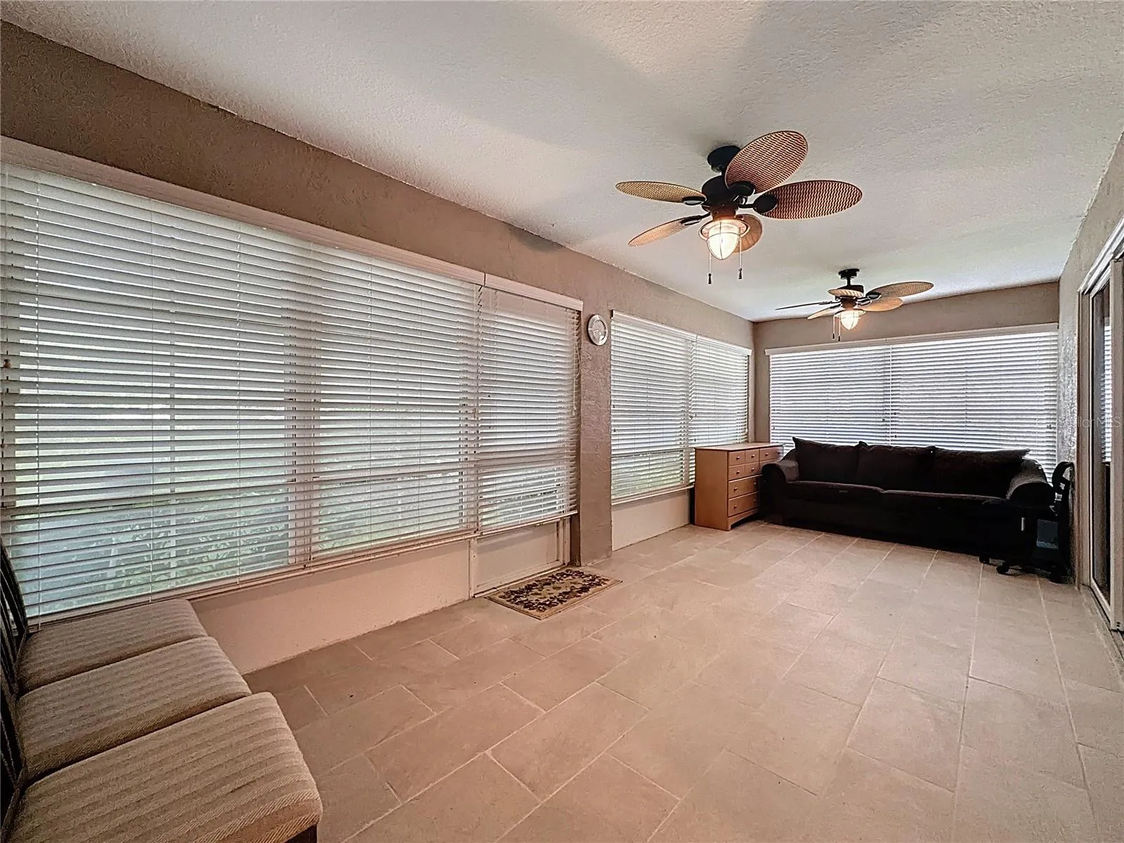 Lanai / Fl room with vinyl windows and screens