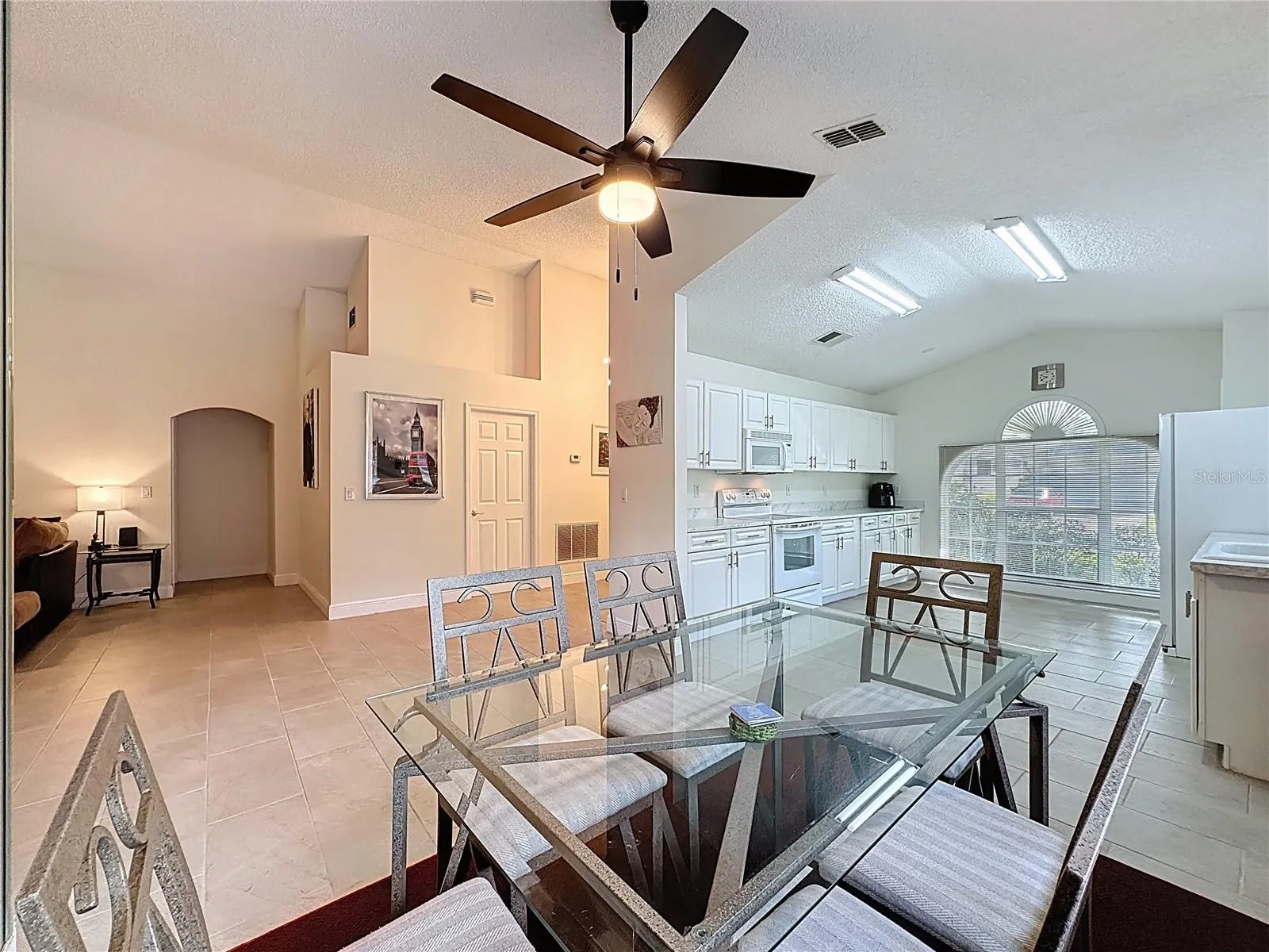 Very open floor plan