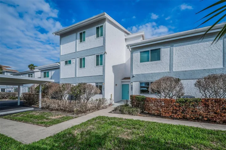 Bayside Gardens, a laid-back waterfront community tucked between the shimmering shoreline of Clearwater Harbor and the powdery Gulf beaches of Sand Key