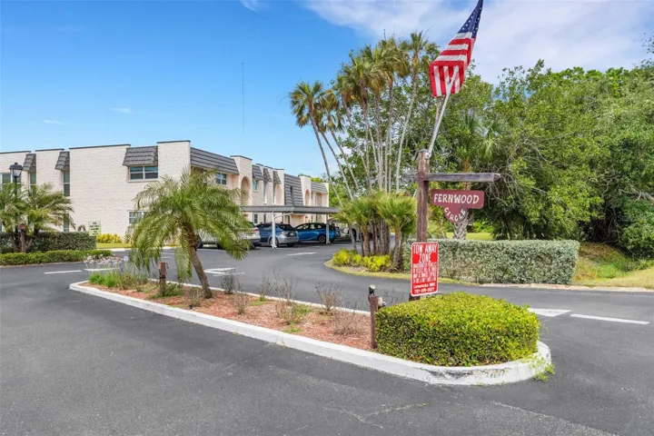 Fernwood Circle Entrance