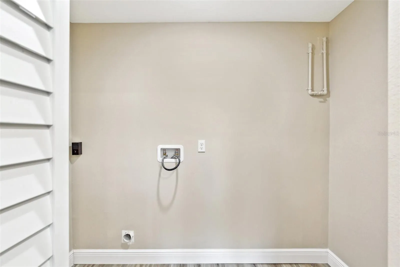 Washer and dryer hook ups!