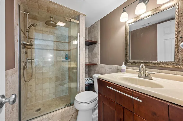 Primary En Suite Bath