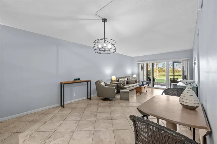 Dining/Living Room Area
