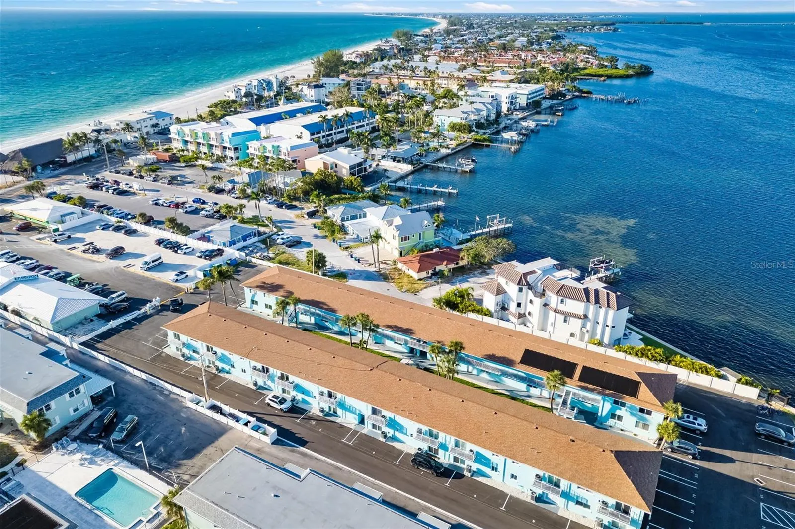Bird's eye view highlighting proximity to beach access and surrounding island community