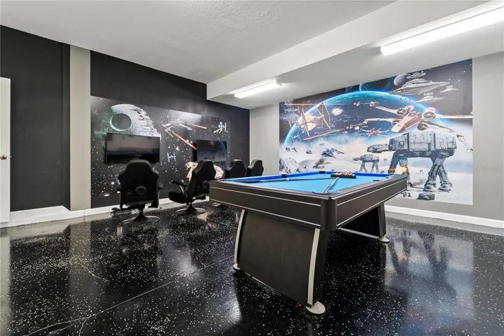 GAME ROOM (GARAGE)