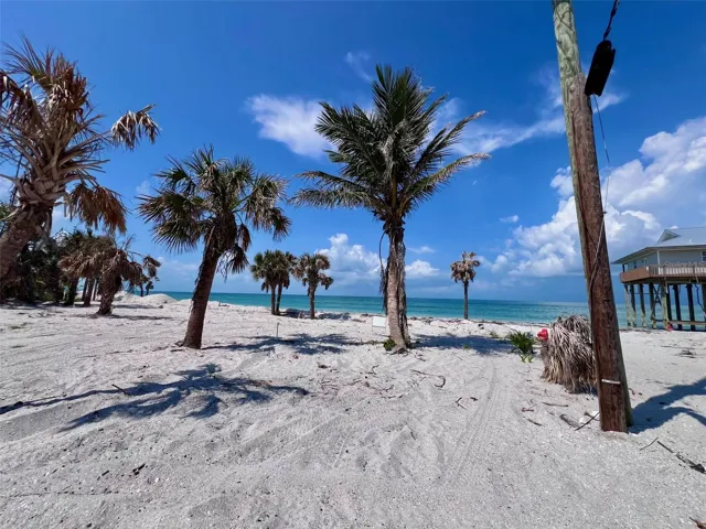 Great lot to build your island dream home