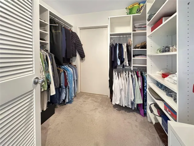 Primary en-suite closet