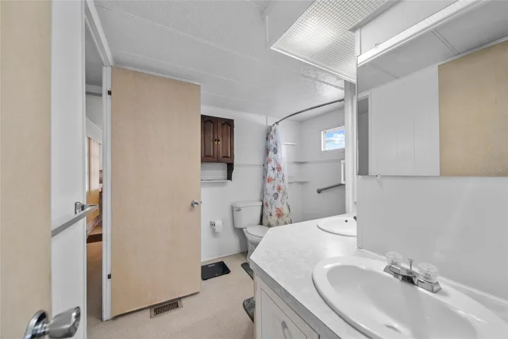 BATH WITH DOUBLE SINKS