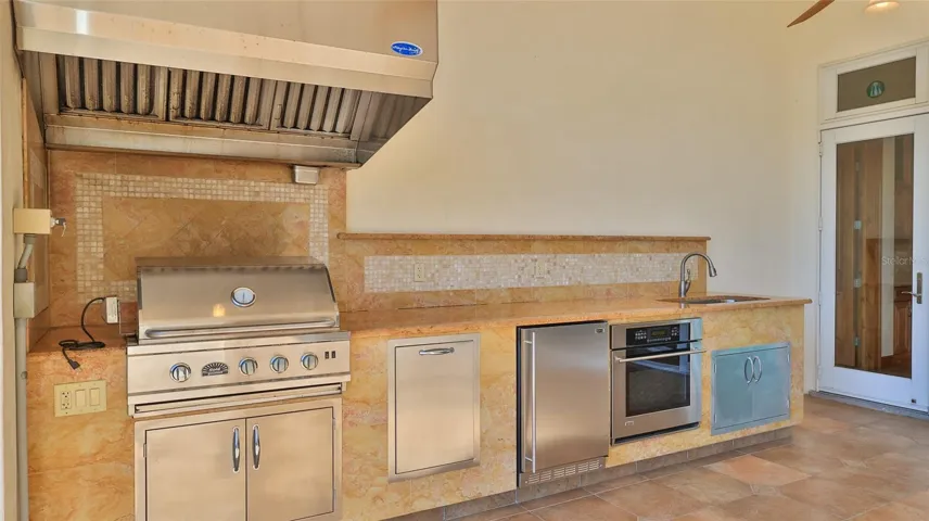 outdoor kitchen-main