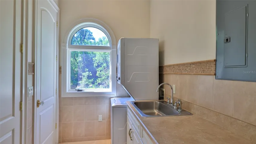 Laundry Room-Guest