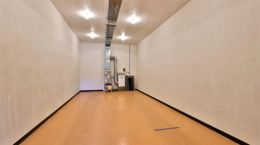 Climate controlled Garage Workshop