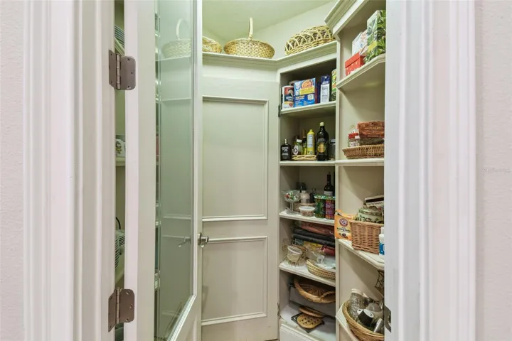 Walk in Pantry