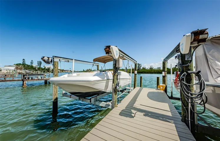Private dock & lift