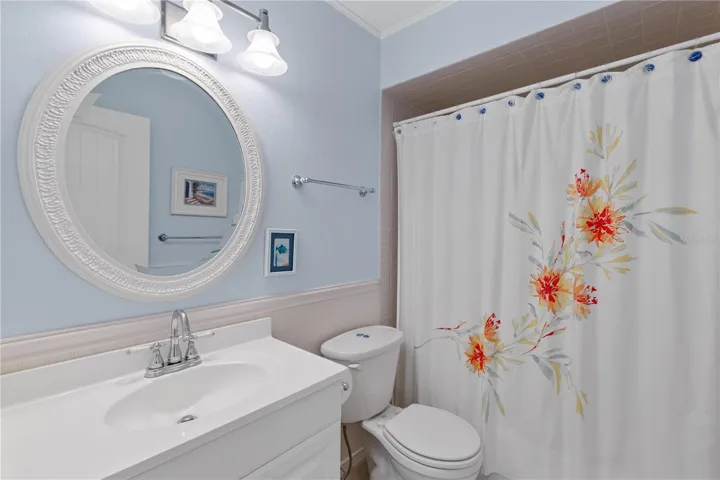 Guest 2nd bath Tub and shower