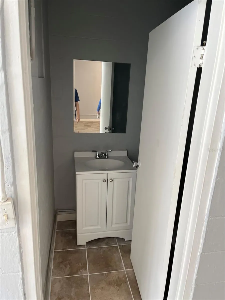 Suite 8608
