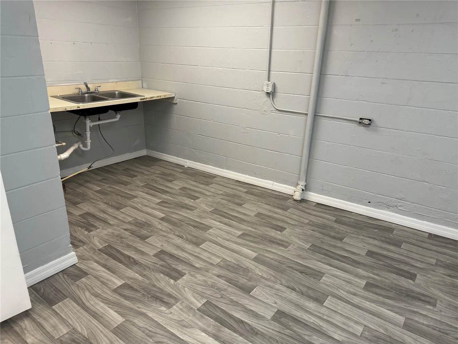 Suite 8608