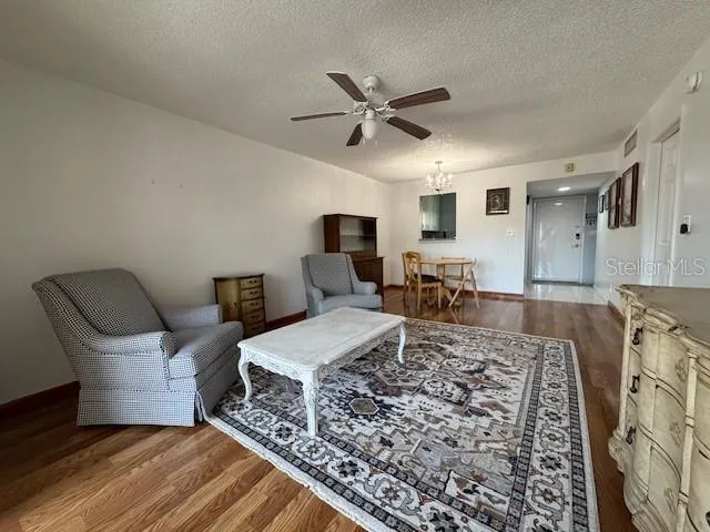 LIVING/DINING ROOM