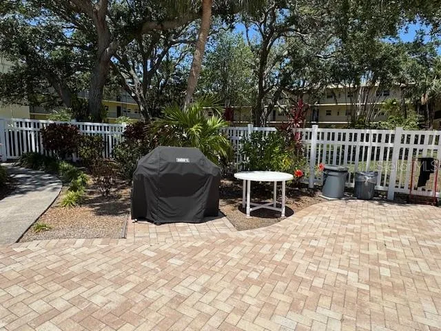 GRILL AREA NEXT TO POOL