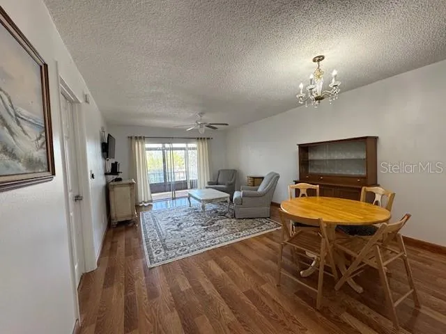 LIVIN/DINNING ROOM