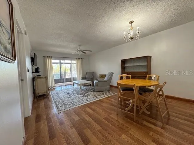LIVIN/DINNING ROOM
