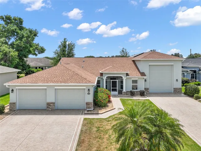 2.5 Car Garage,Plenty of storage