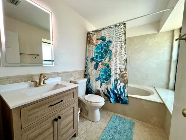 Primary bath with garden tub