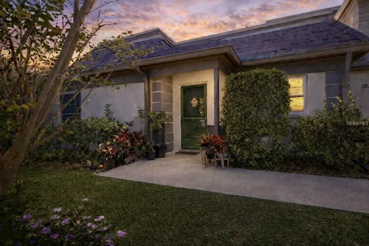 2 Bed/1.5 Bath End Unit Villa Style Condo