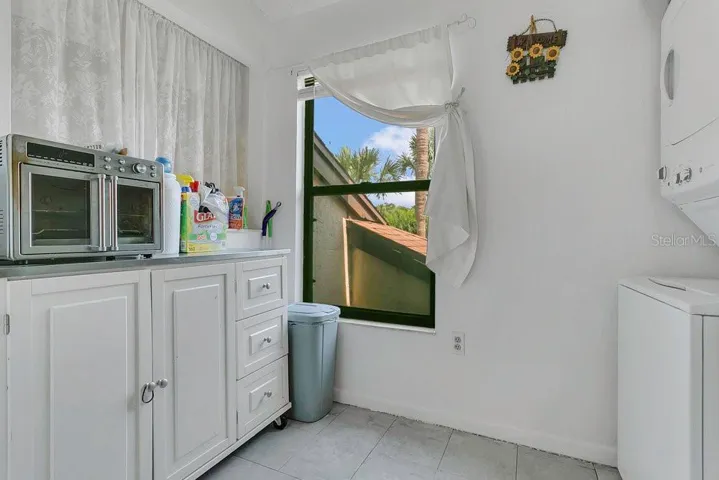 Kitchen with washer & dryer