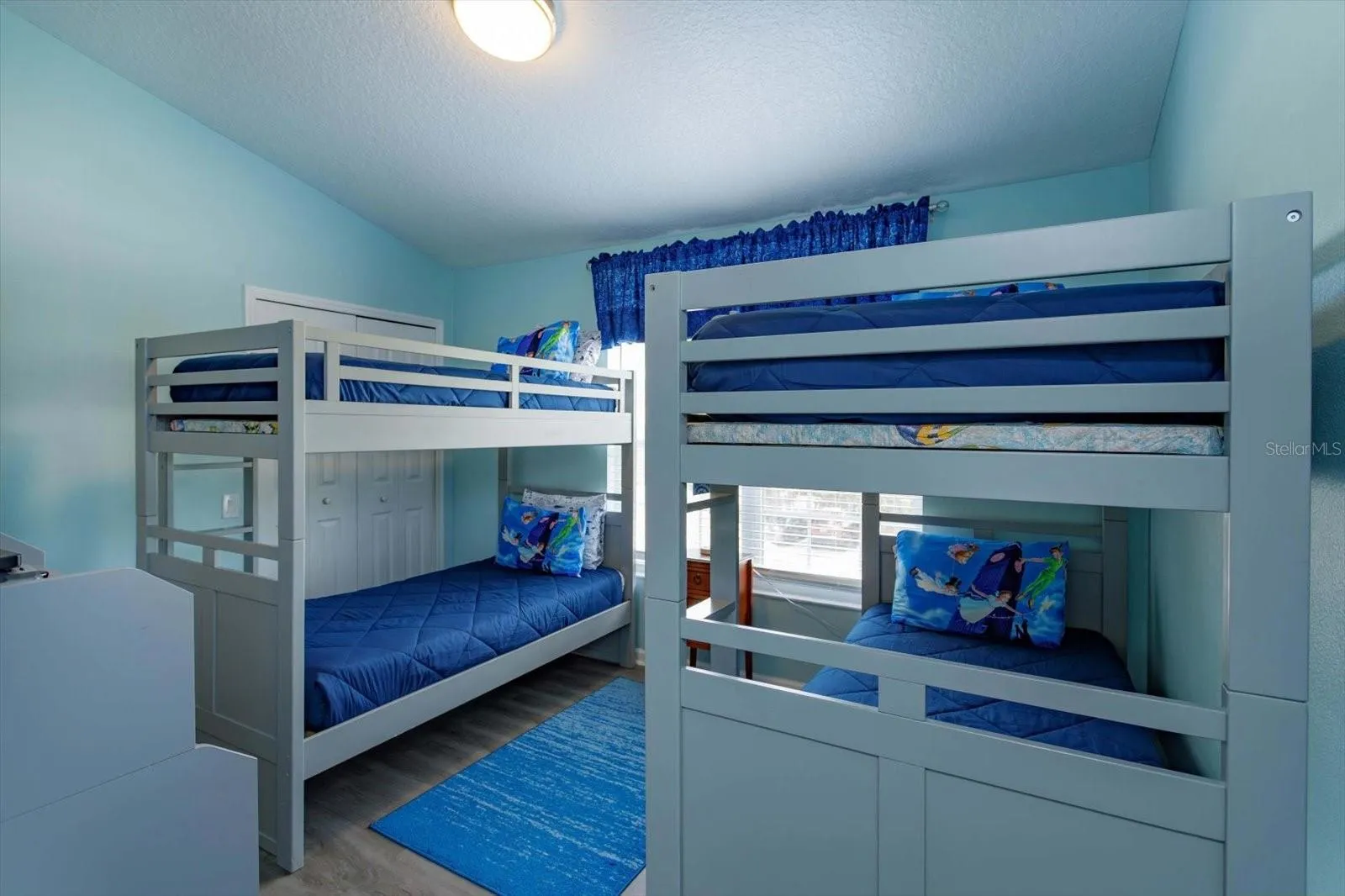 2 sets of bunk beds sleeps 4