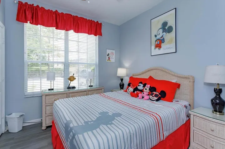 1 st floor queen bedroom