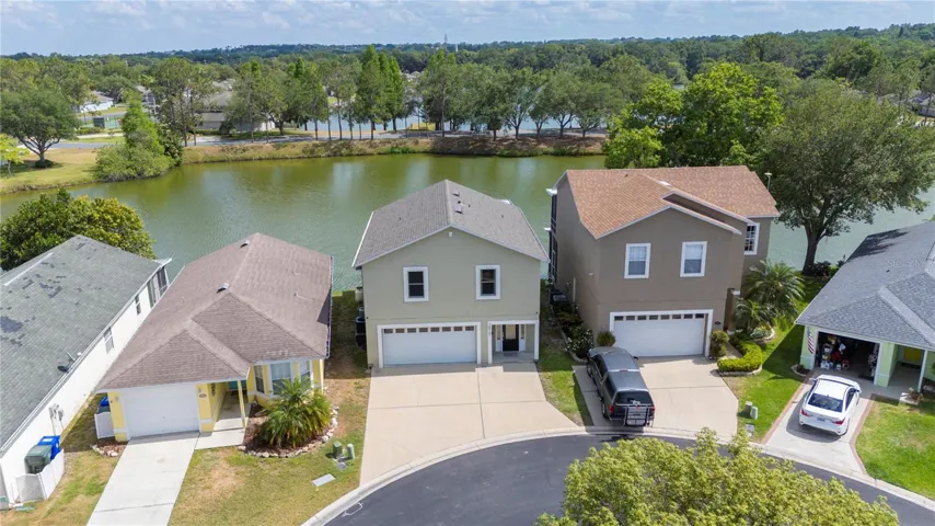 Lakefront with extra wide driveway - new roof