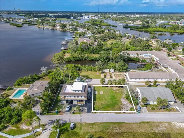 524 Doric Court, Tarpon Springs, FL 34689