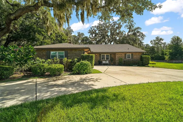 All brick exterior Florida Ranch style home-new roof last year