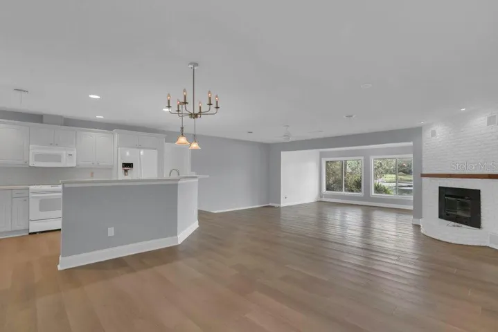 Living room & Kitchen