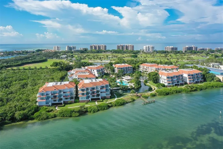 Bay front condo with breathtaking views