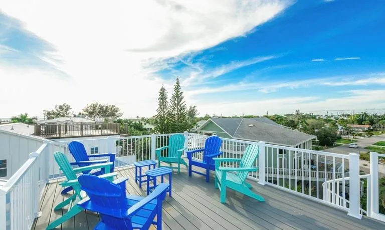 ROOFTOP DECK