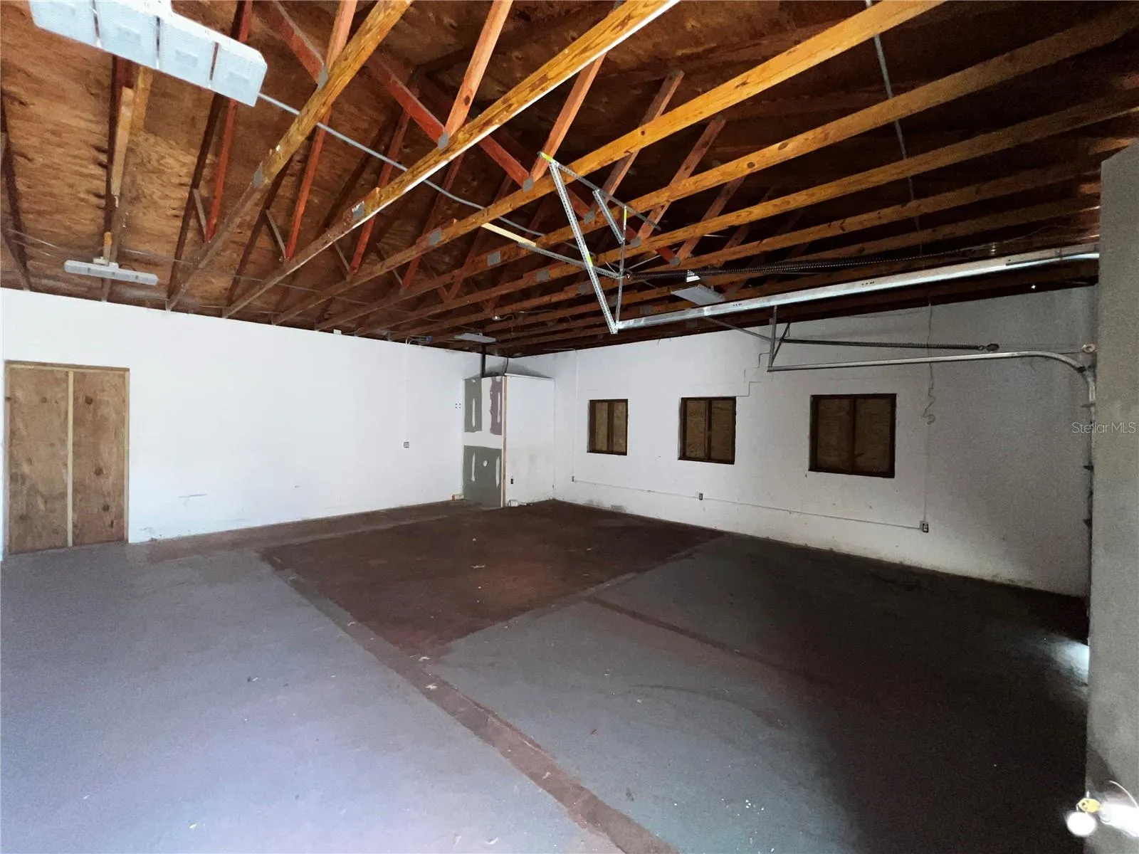 1200' Building